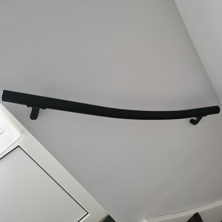 Main courante noire (revêtue) - ronde - avec supports de type 7 - Rampe escalier acier thermolaqué noir - RAL 9005