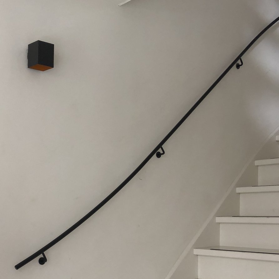 Rampe escalier fer forgé - noir - ronde - supports ronds + rosette -  Artisan de Main Courante
