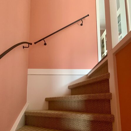 Rampe escalier fer forgé - ronde (20 mm) pleine - avec supports ronds (soudés) + rosette - main courante acier industriel dotée d'un revêtement thermolaqué transparent