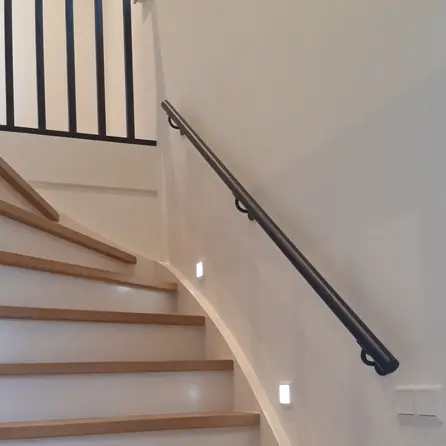 Main courante noire (revêtue) - ronde - avec supports de type 2 - Rampe escalier acier thermolaqué noir - RAL 9005
