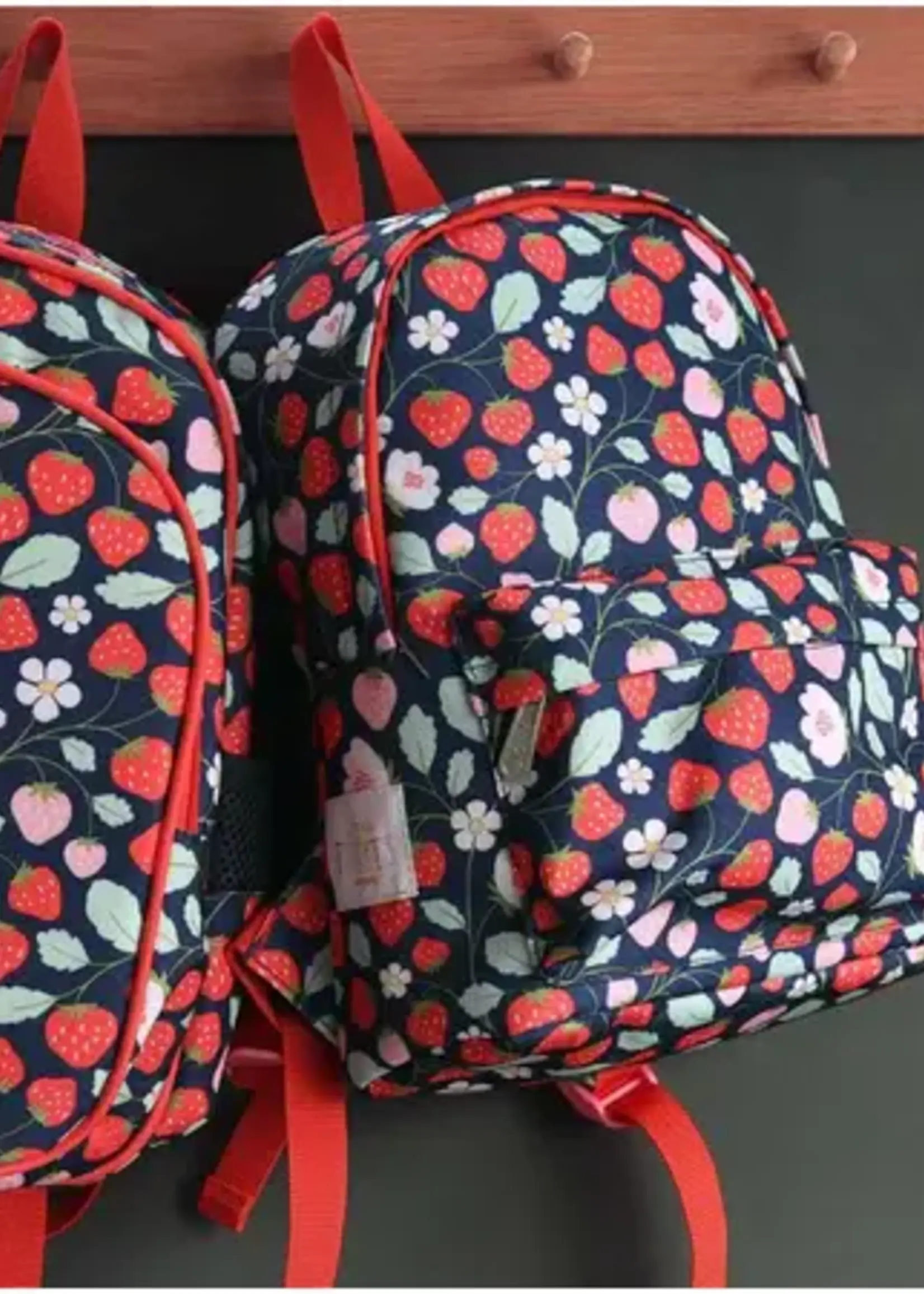 llc LLC - rugzakje aardbeien