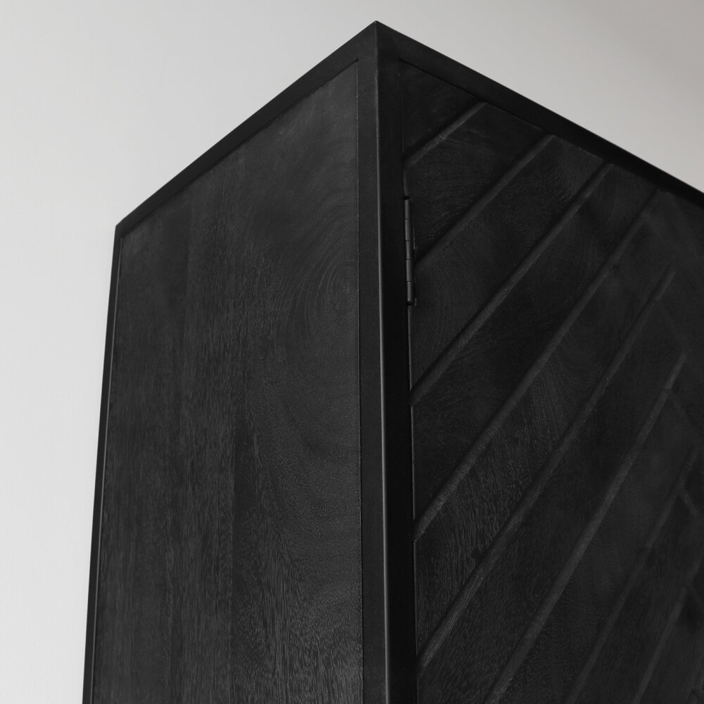 Kast zwart industrieel Flako mangohout visgraat 180cm hoog vakkenkast wandkast duurzaam mango Kast zwart industrieel Flako mangohout visgraat 180cm hoog vakkenkast wandkast duurzaam mango