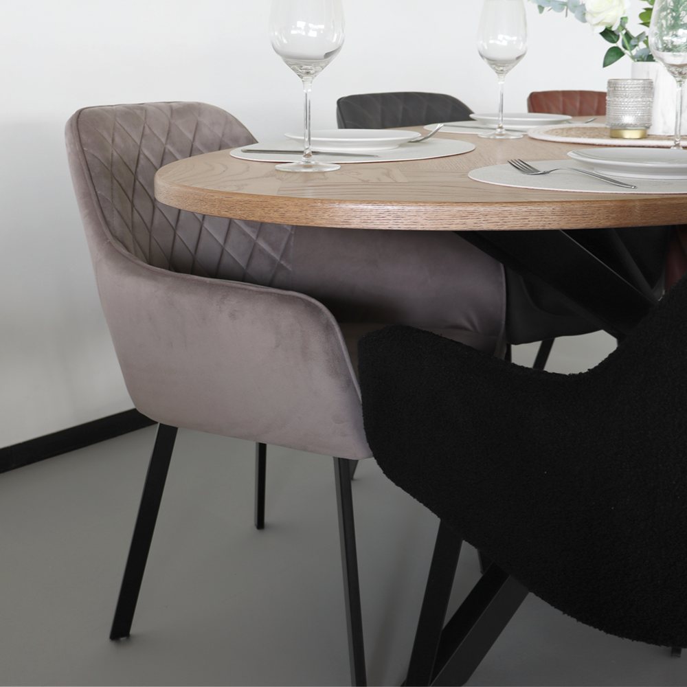 Eettafel ovaal visgraat 210cm Obie bruin ovale tafel Eettafel ovaal visgraat 210cm Obie bruin ovale tafel