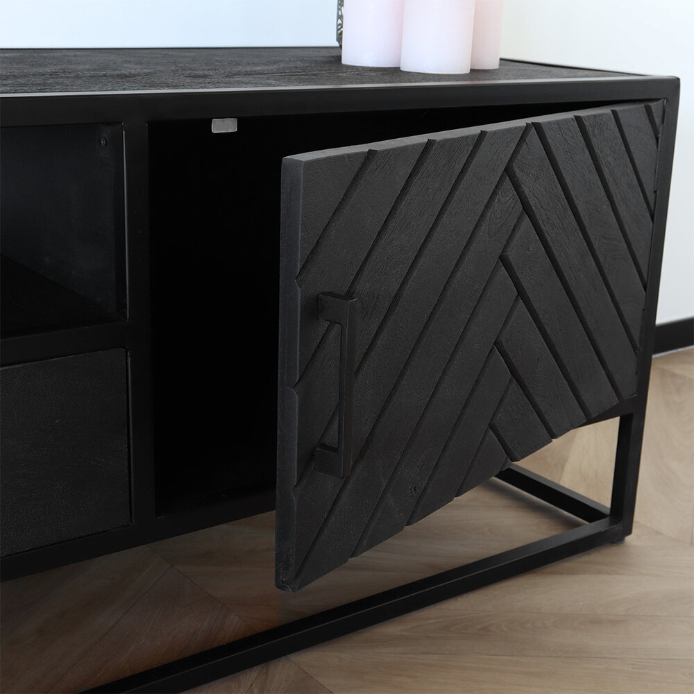 Tweedekans model: TV meubel industrieel Danae zwart visgraat duurzaam mangohout 165cm lengte mango Tweedekans model: TV meubel industrieel Danae zwart visgraat duurzaam mangohout 165cm lengte mango