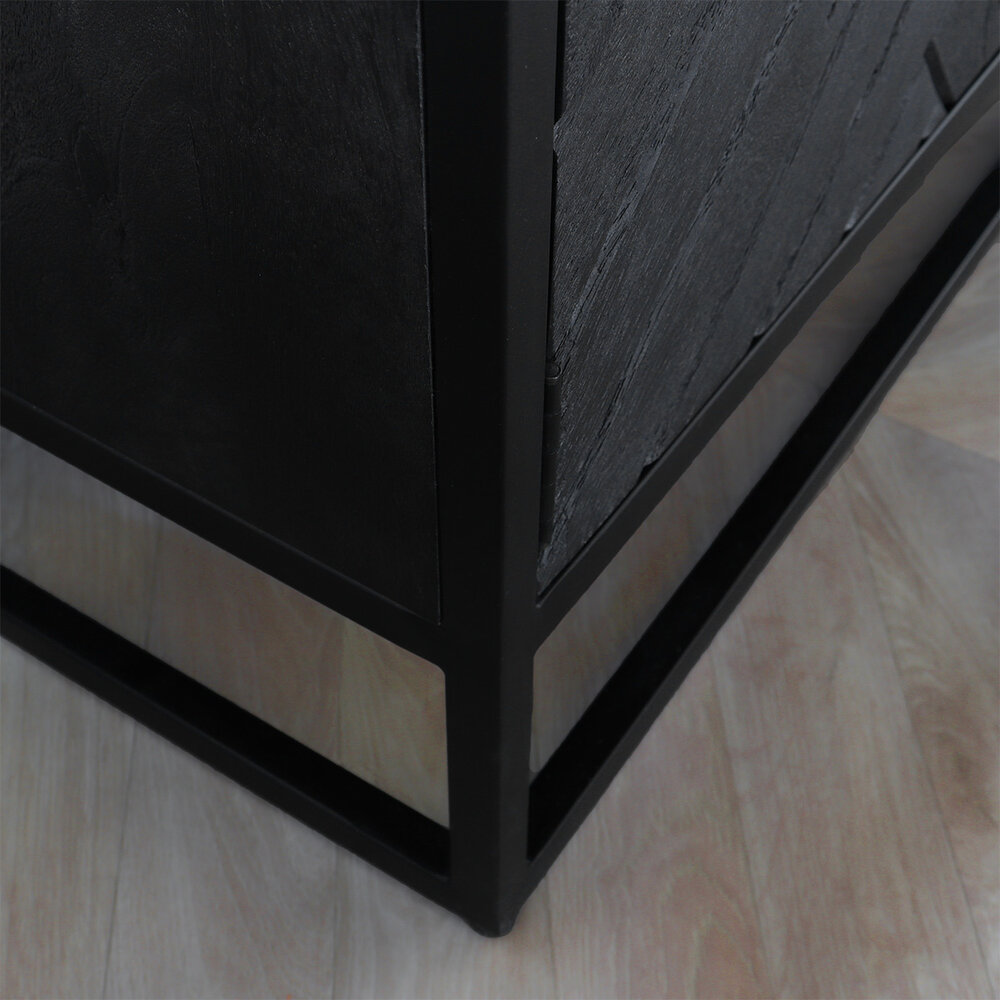 Tweedekans model: TV meubel industrieel Danae zwart visgraat duurzaam mangohout 165cm lengte mango Tweedekans model: TV meubel industrieel Danae zwart visgraat duurzaam mangohout 165cm lengte mango