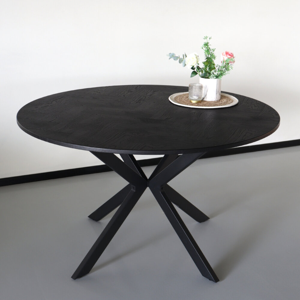 Eettafel rond visgraat Ozzy zwart 130cm ronde tafel Eettafel rond visgraat Ozzy zwart 130cm ronde tafel