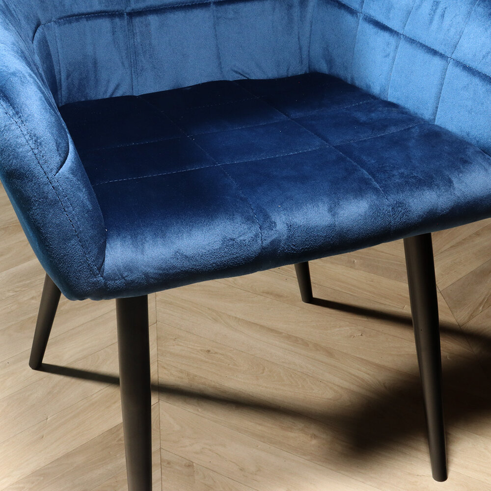 Eetkamerstoel met armleuning Barbara velvet blauw eetstoel Eetkamerstoel met armleuning Barbara velvet blauw eetstoel