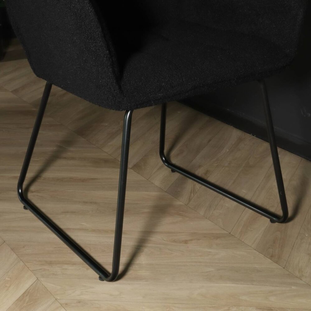 Eetkamerstoel met armleuning Mae zwart teddy design eetstoel