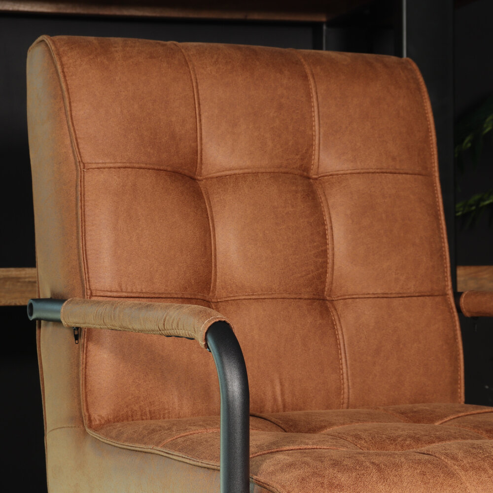 Eetkamerstoel met armleuning Indy cognac microvezel eetstoel Eetkamerstoel met armleuning Indy cognac microvezel eetstoel