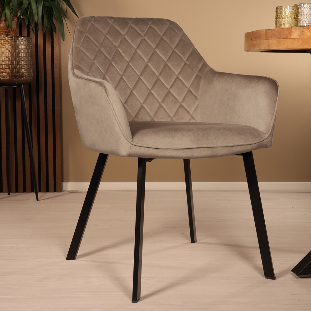 Eetkamerstoel met armleuning Yurgan velvet taupe Eetkamerstoel met armleuning Yurgan velvet taupe