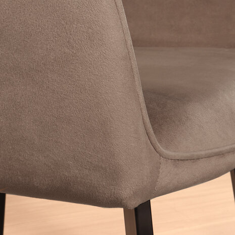 Lizzely Garden & Living Eetkamerstoel met armleuning Yurgan velvet taupe Lizzely Garden & Living Eetkamerstoel met armleuning Yurgan velvet taupe