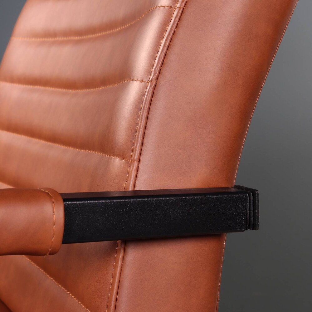 Eetkamerstoel met armleuning cognac Noor industrieel design eetstoel Eetkamerstoel met armleuning cognac Noor industrieel design eetstoel