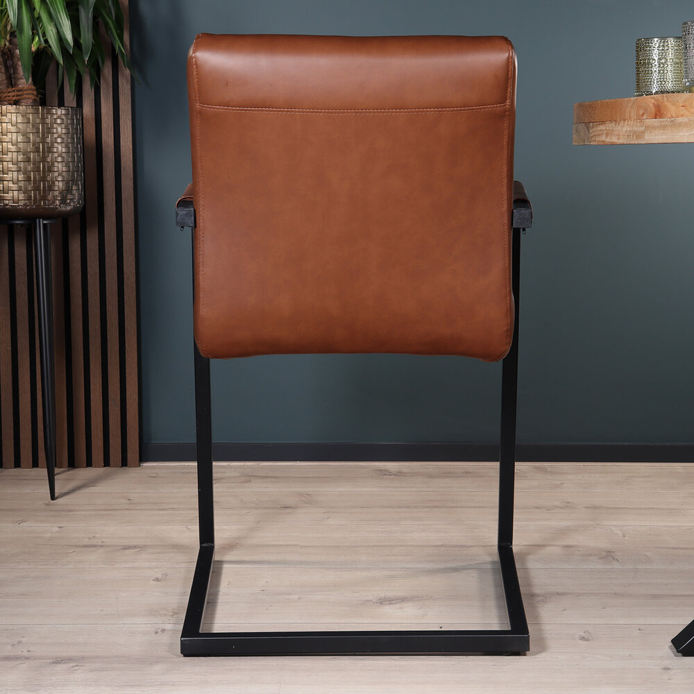 Eetkamerstoel met armleuning cognac Noor industrieel design eetstoel Eetkamerstoel met armleuning cognac Noor industrieel design eetstoel