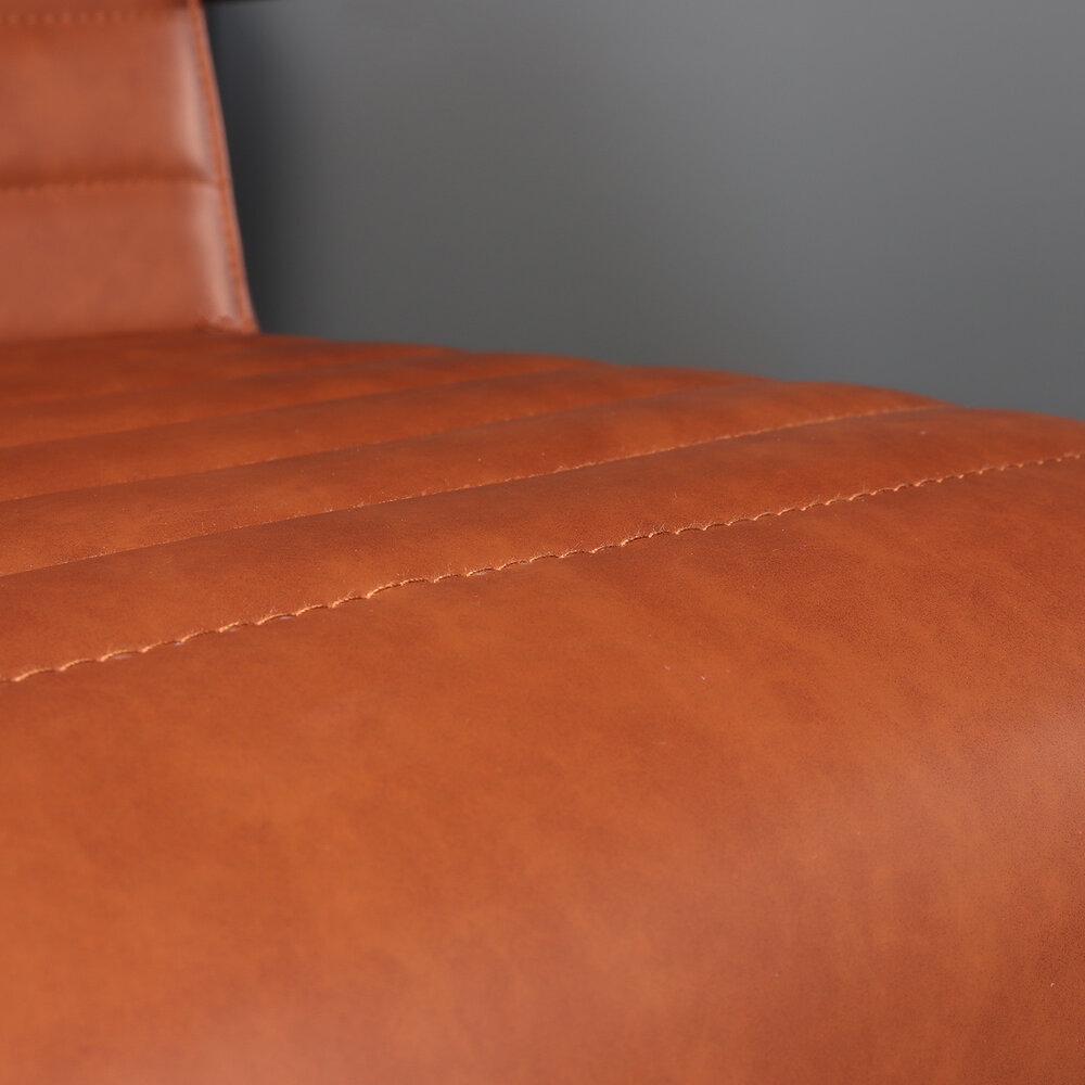 Eetkamerstoel met armleuning cognac Noor industrieel design eetstoel Eetkamerstoel met armleuning cognac Noor industrieel design eetstoel