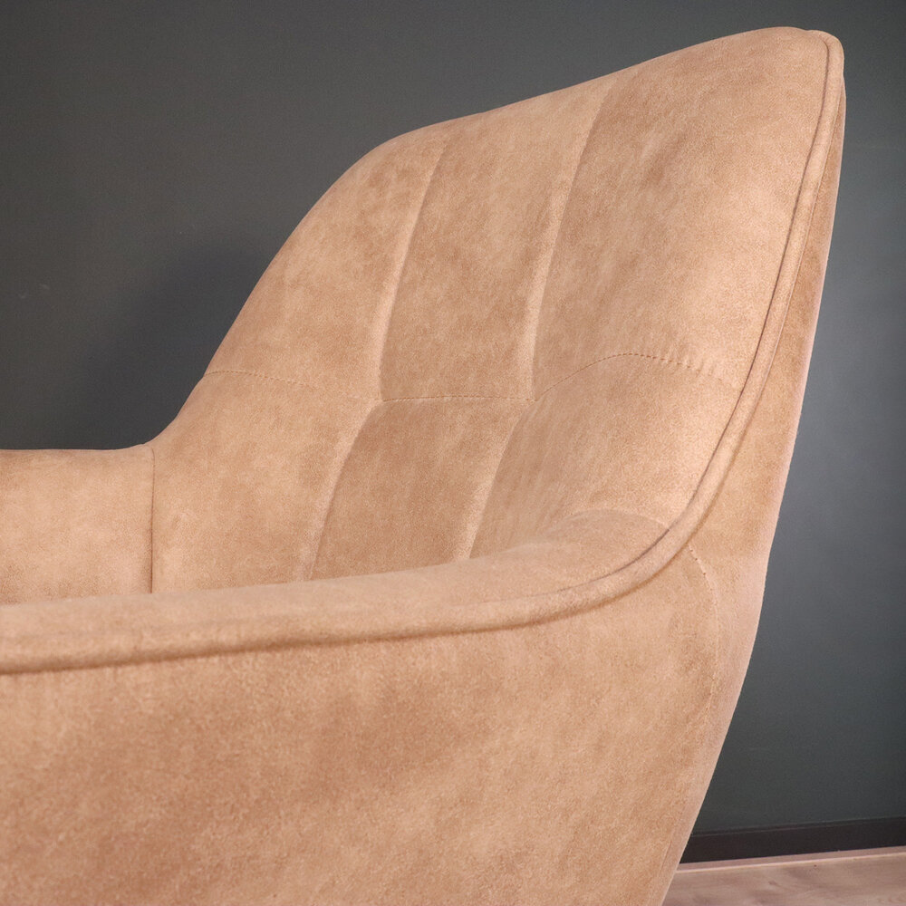 Eetkamerstoel met armleuning Mae beige microvezel eetstoel Eetkamerstoel met armleuning Mae beige microvezel eetstoel