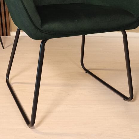 Lizzely Garden & Living Eetkamerstoel met armleuning Mae donkergroen velvet eetstoel Lizzely Garden & Living Eetkamerstoel met armleuning Mae donkergroen velvet eetstoel