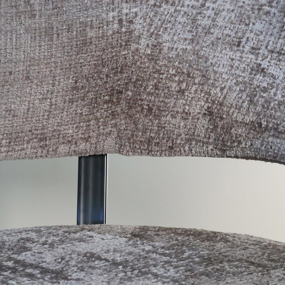 Eetkamerstoel met armleuning Ziva taupe chenille Eetkamerstoel met armleuning Ziva taupe chenille