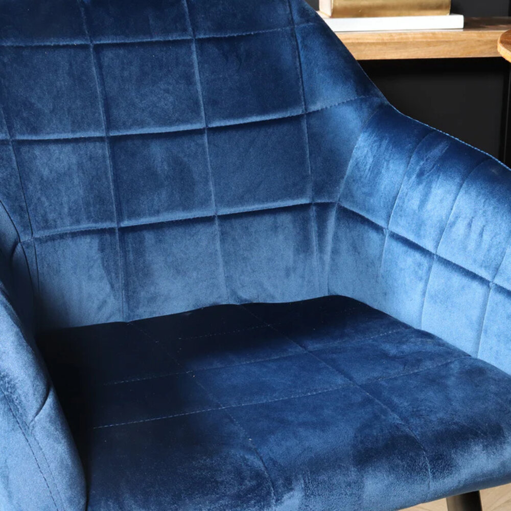 Eetkamerstoel met armleuning Barbara velvet blauw eetstoel Eetkamerstoel met armleuning Barbara velvet blauw eetstoel