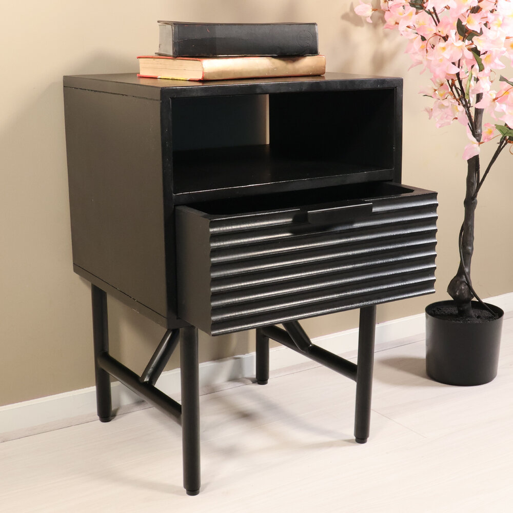 Nachtkastje zwart mangohout Avy zonder achterwand Nachtkastje zwart mangohout Avy zonder achterwand