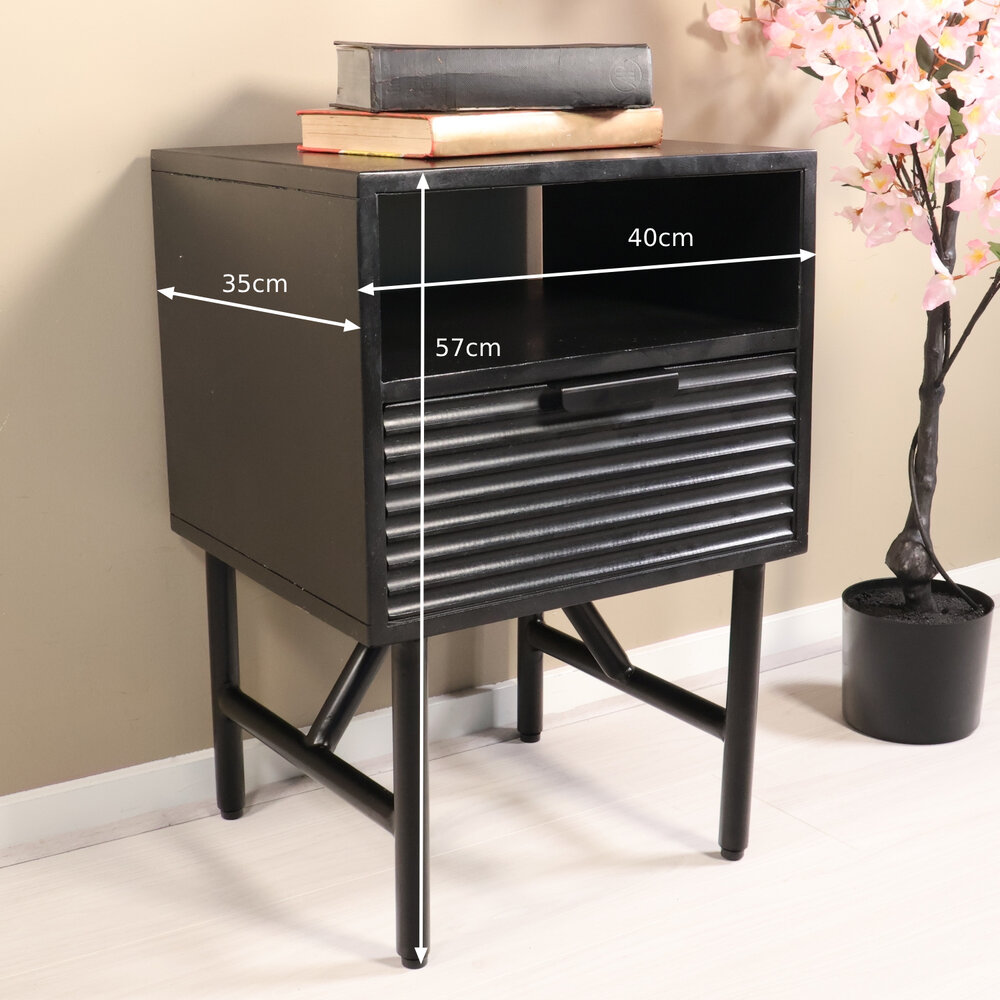 Nachtkastje zwart mangohout Avy zonder achterwand Nachtkastje zwart mangohout Avy zonder achterwand