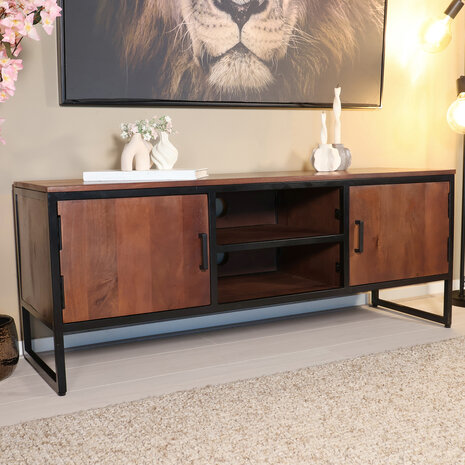 Lizzely Garden & Living TV meubel industrieel Liv walnoot mangohout 130cm lengte Lizzely Garden & Living TV meubel industrieel Liv walnoot mangohout 130cm lengte
