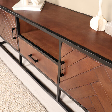 Lizzely Garden & Living TV meubel industrieel Danae walnoot visgraat mangohout 165cm Lizzely Garden & Living TV meubel industrieel Danae walnoot visgraat mangohout 165cm