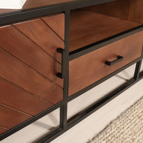 Lizzely Garden & Living TV meubel industrieel Danae walnoot visgraat mangohout 165cm Lizzely Garden & Living TV meubel industrieel Danae walnoot visgraat mangohout 165cm