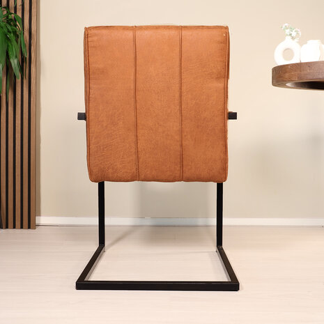 Lizzely Garden & Living Eetkamerstoel met armleuning Milan cognac microvezel industrieel Lizzely Garden & Living Eetkamerstoel met armleuning Milan cognac microvezel industrieel