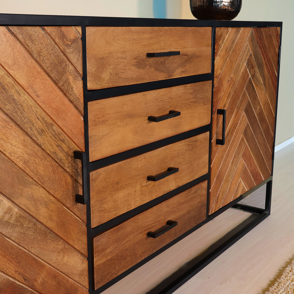 Dressoir mangohout visgraat Cody bruin industrieel 180x85cm Dressoir mangohout visgraat Cody bruin industrieel 180x85cm