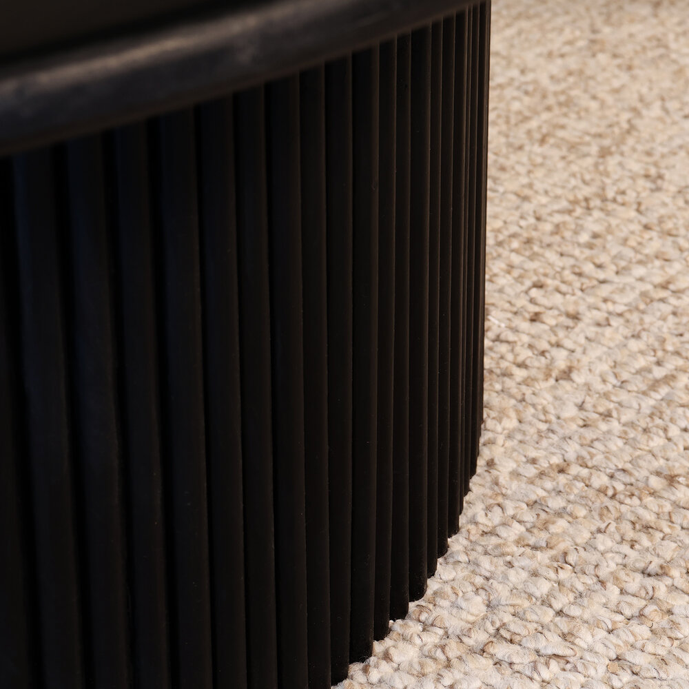 Salontafel ovaal mangohout 120cm zwart Moki Salontafel ovaal mangohout 120cm zwart Moki