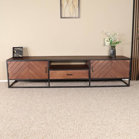 Lizzely Garden & Living TV meubel industrieel Danae walnoot visgraat mangohout 210cm Lizzely Garden & Living TV meubel industrieel Danae walnoot visgraat mangohout 210cm