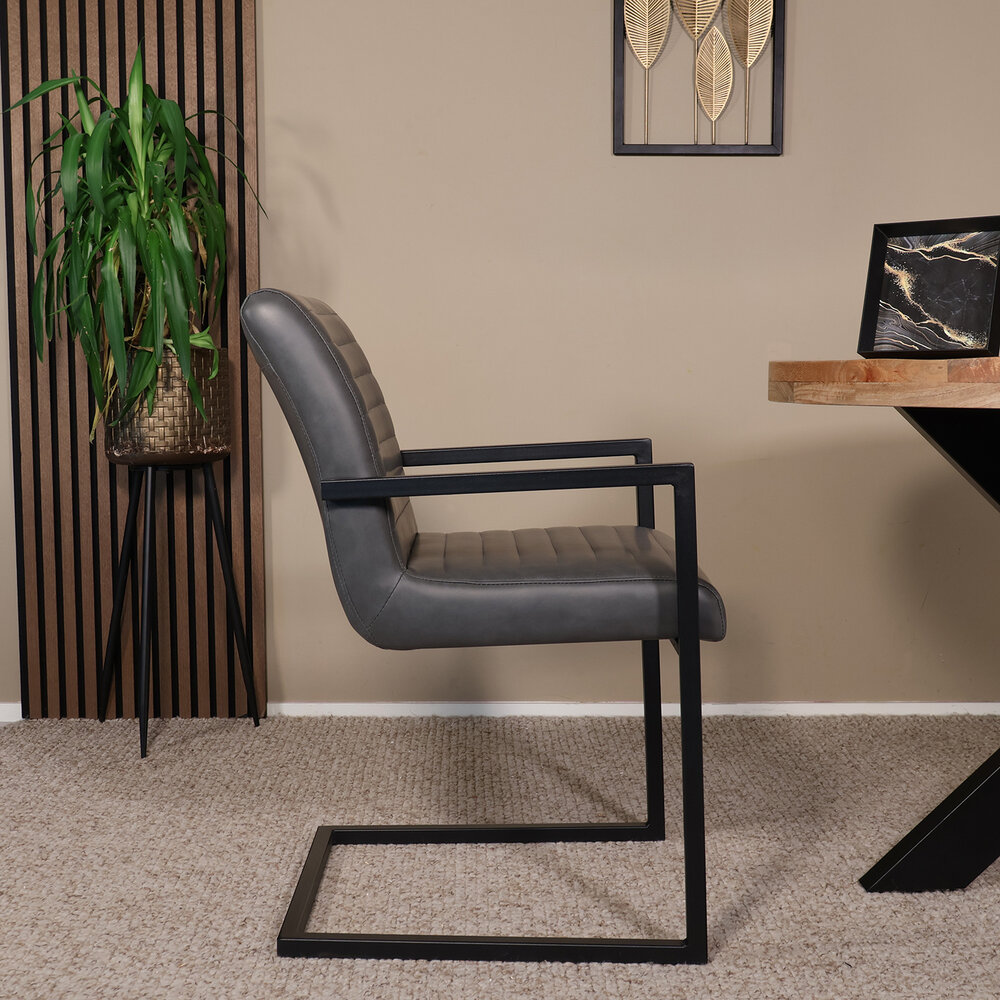 Eetkamerstoel met armleuning antraciet Noor industrieel design eetstoel Eetkamerstoel met armleuning antraciet Noor industrieel design eetstoel