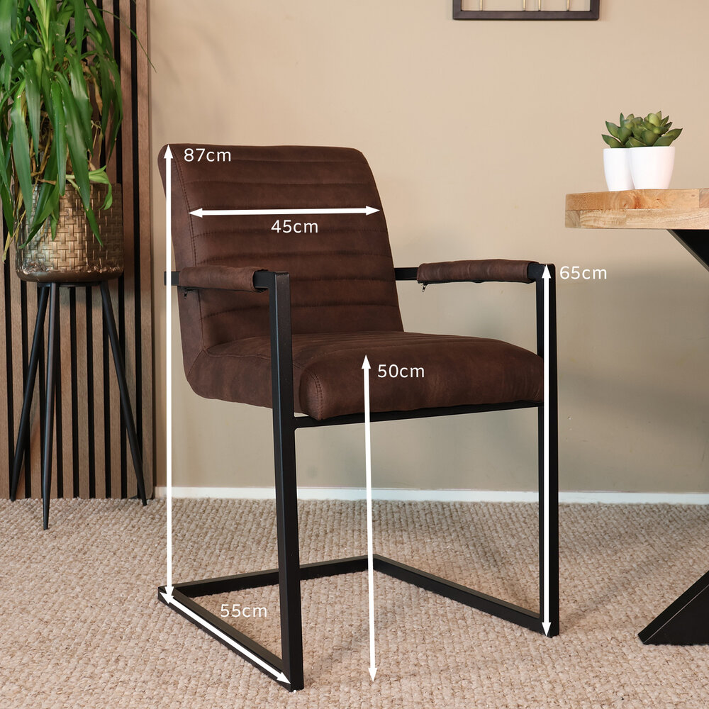 Eetkamerstoel met armleuning bruin Noor industrieel design eetstoel Eetkamerstoel met armleuning bruin Noor industrieel design eetstoel