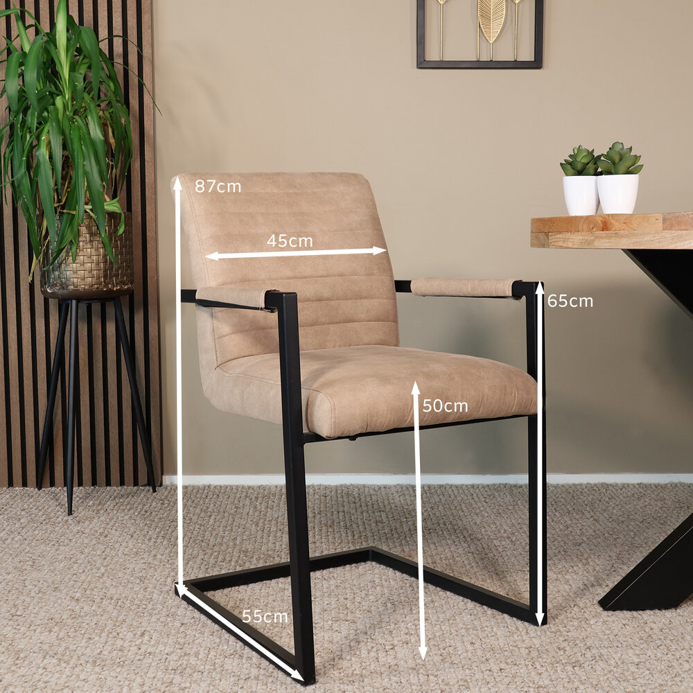Eetkamerstoel met armleuning beige Noor industrieel design eetstoel