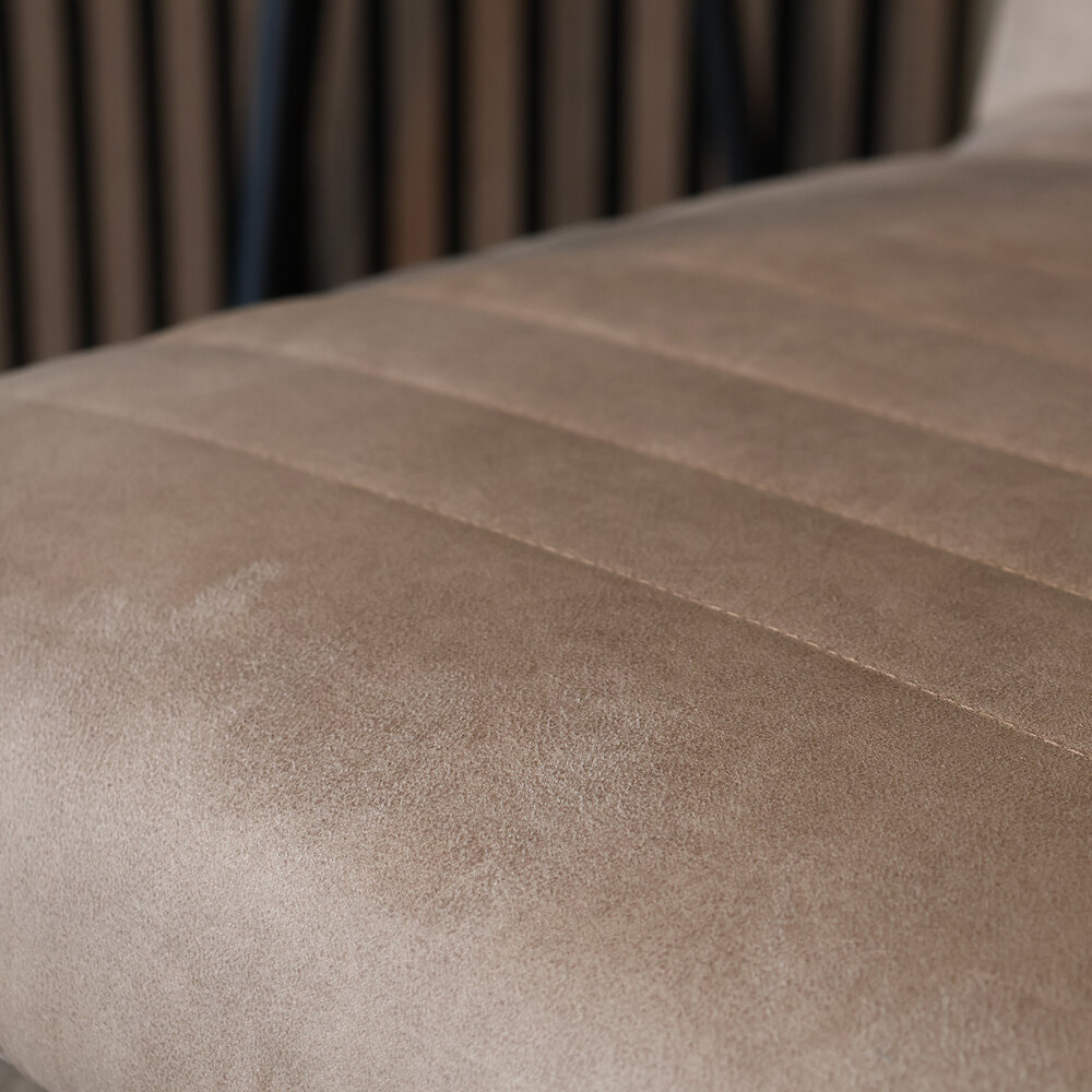 Eetkamerstoel met armleuning beige Noor industrieel design eetstoel