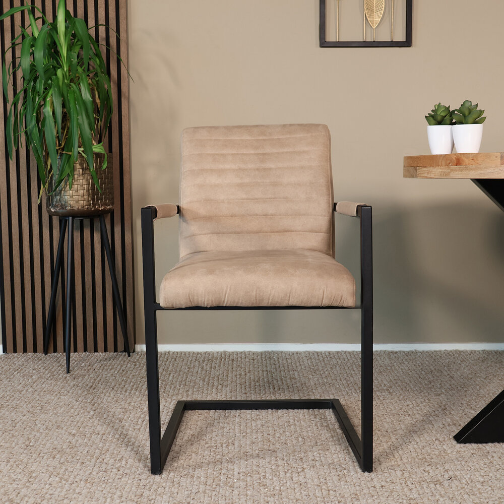 Eetkamerstoel met armleuning beige Noor industrieel design eetstoel