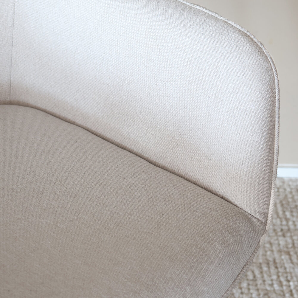 Eetkamerstoel Maris beige met beige poot Eetkamerstoel Maris beige met beige poot