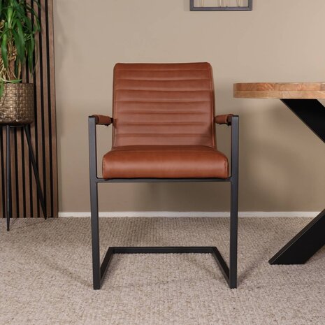 Lizzely Garden & Living Eetkamerstoel met armleuning cognac Noor industrieel design eetstoel Lizzely Garden & Living Eetkamerstoel met armleuning cognac Noor industrieel design eetstoel