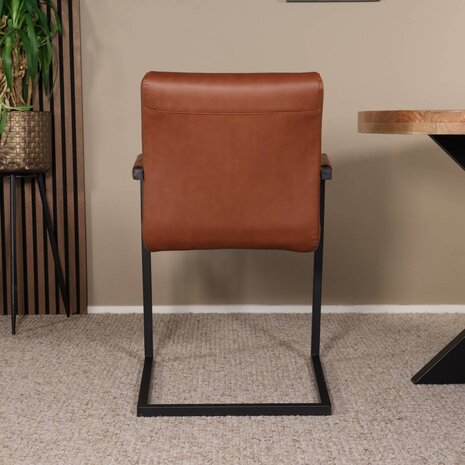 Lizzely Garden & Living Eetkamerstoel met armleuning cognac Noor industrieel design eetstoel Lizzely Garden & Living Eetkamerstoel met armleuning cognac Noor industrieel design eetstoel