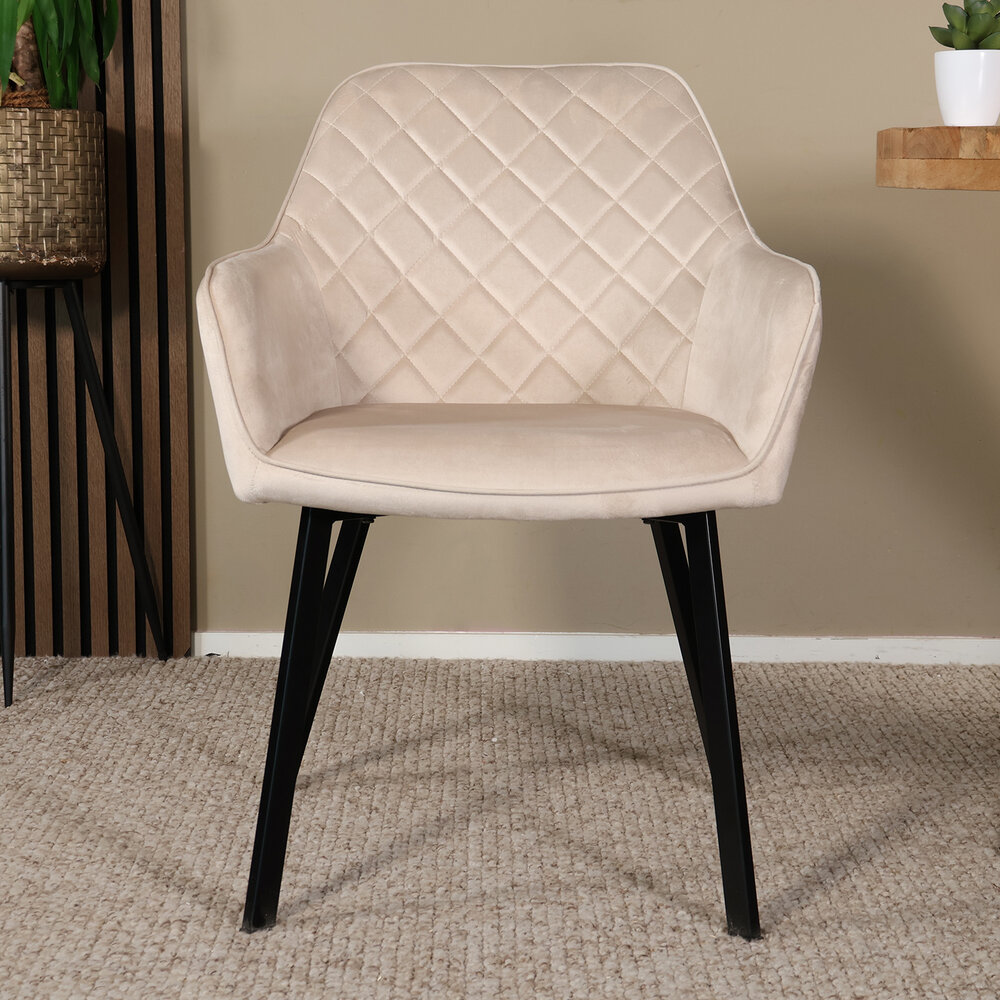 Tweedekans model: Eetkamerstoel met armleuning Yurgan velvet zand eetstoel Tweedekans model: Eetkamerstoel met armleuning Yurgan velvet zand eetstoel