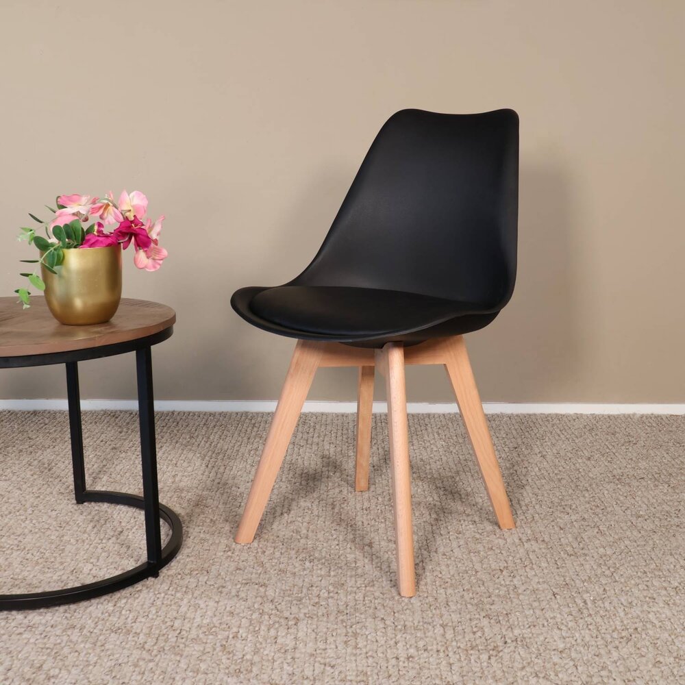 Eetkamerstoel zwart met zitvulling Kuipstoel Eetkamerstoel zwart met zitvulling Kuipstoel