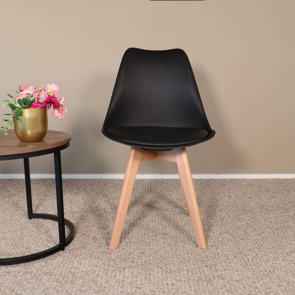 Eetkamerstoel zwart met zitvulling Kuipstoel Eetkamerstoel zwart met zitvulling Kuipstoel