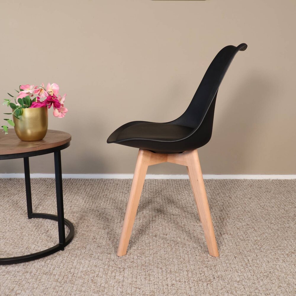 Eetkamerstoel zwart met zitvulling Kuipstoel Eetkamerstoel zwart met zitvulling Kuipstoel