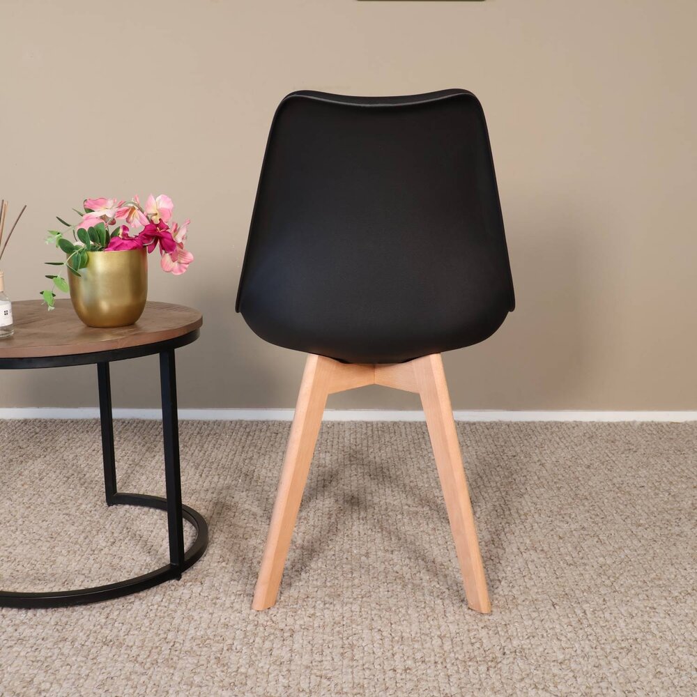 Eetkamerstoel zwart met zitvulling Kuipstoel Eetkamerstoel zwart met zitvulling Kuipstoel