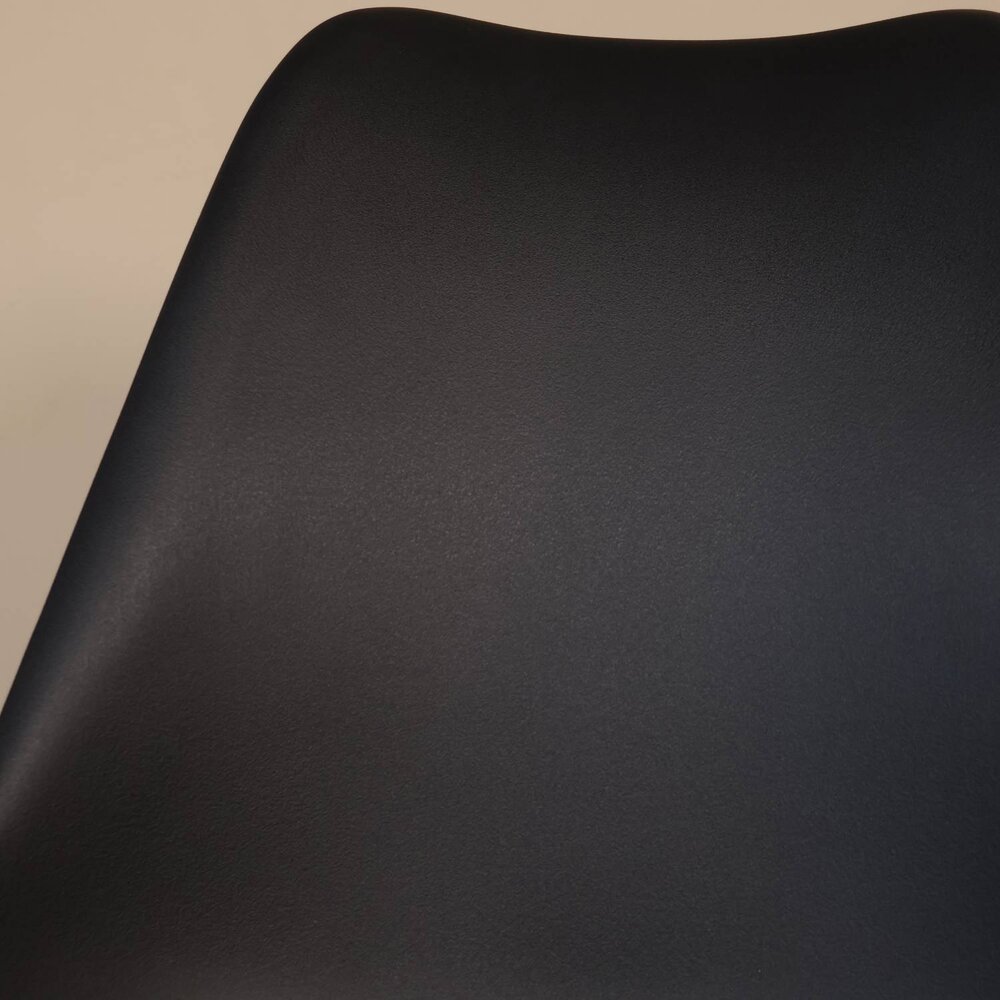 Eetkamerstoel zwart met zitvulling Kuipstoel Eetkamerstoel zwart met zitvulling Kuipstoel