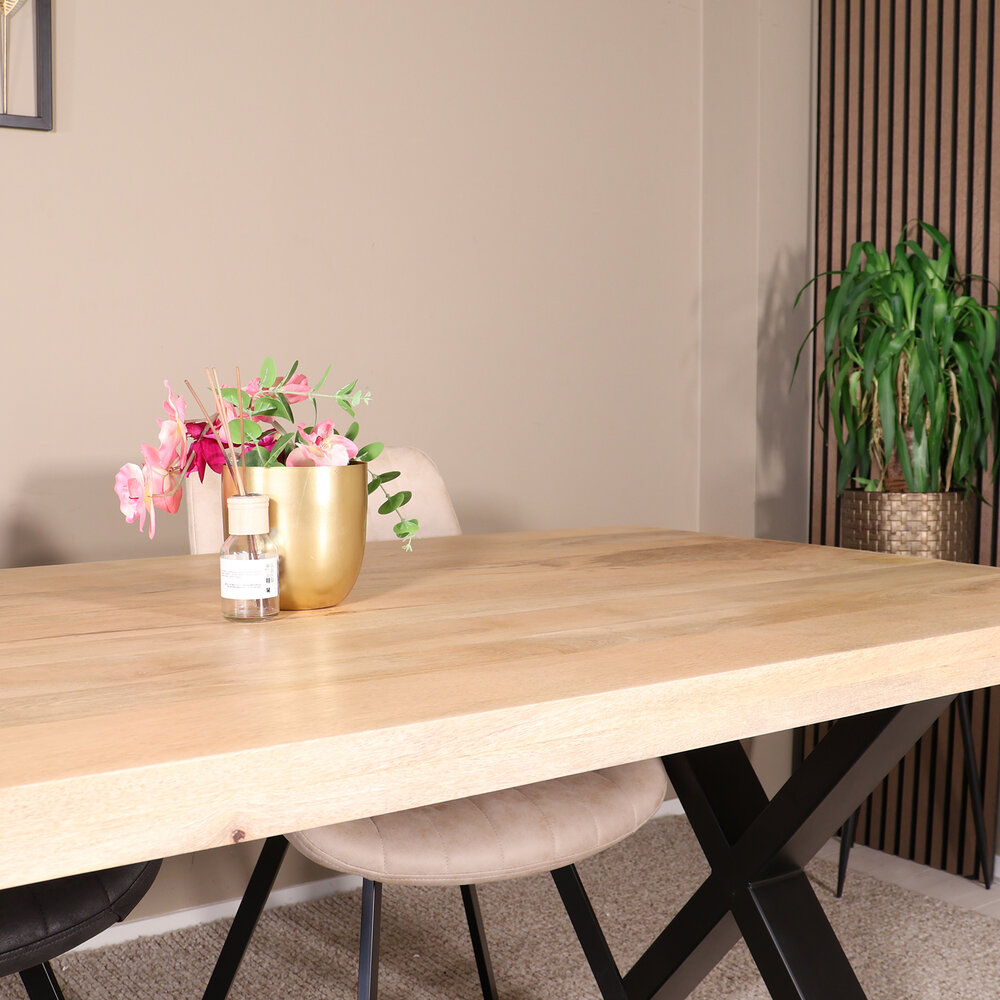 Eettafel rechthoekig mangohout Xavier lichtbruin 160cm duurzaam tafel met X-poot mango langwerpige eetkamertafel hout Eettafel rechthoekig mangohout Xavier lichtbruin 160cm duurzaam tafel met X-poot mango langwerpige eetkamertafel hout