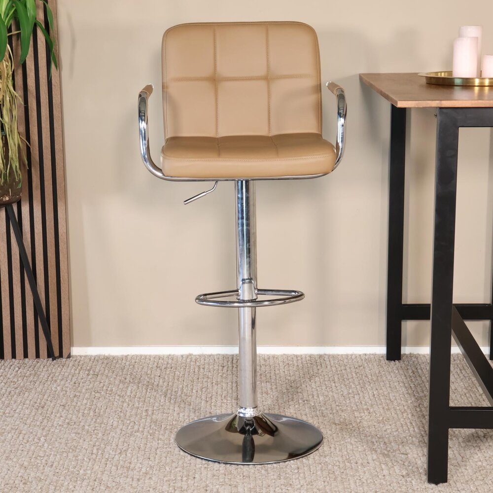 Barkruk Anel met armleuning: lichtbruin leder barstoel Barkruk Anel met armleuning: lichtbruin leder barstoel