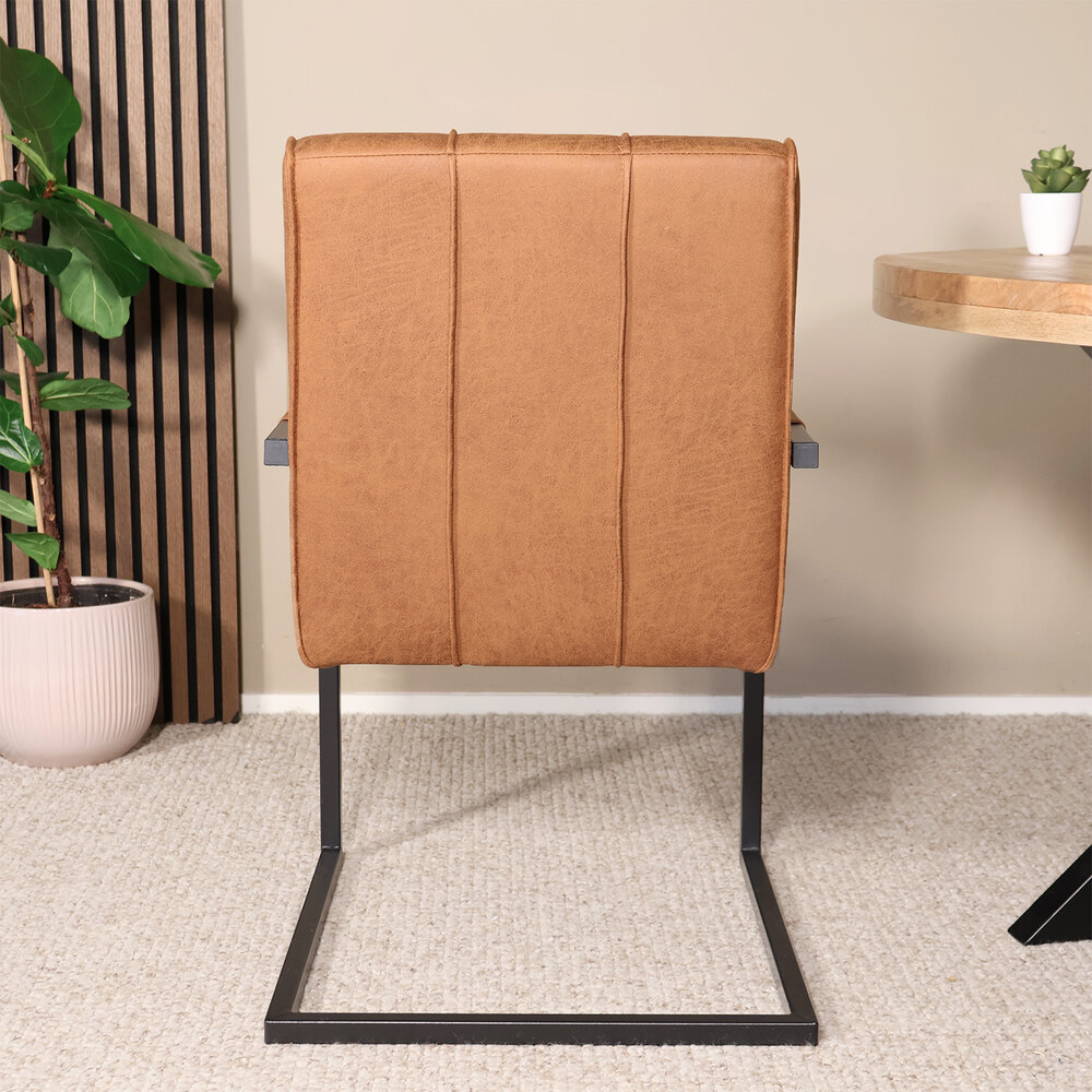Eetkamerstoel met armleuning Milan cognac microvezel industrieel