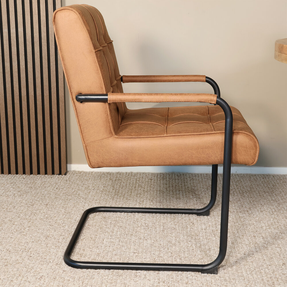 Eetkamerstoel met armleuning Indy cognac microvezel eetstoel