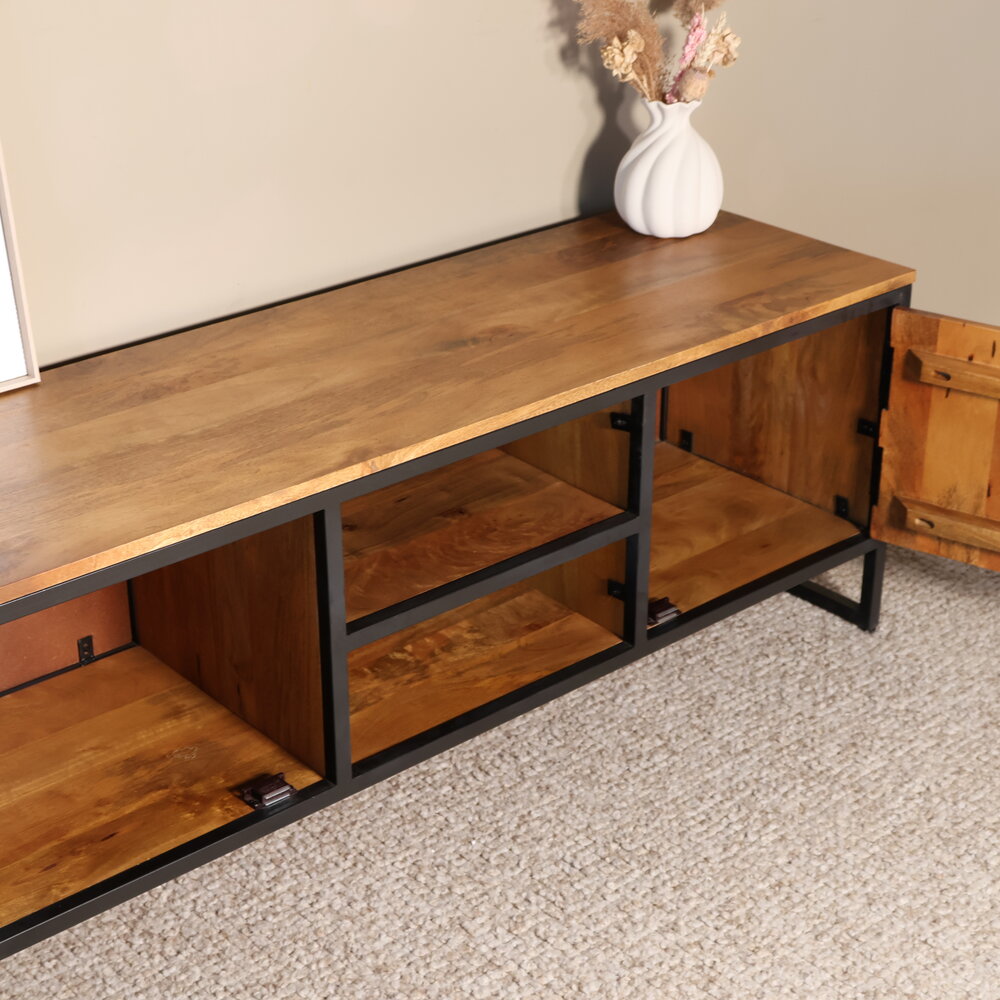 TV meubel industrieel Liv duurzaam mangohout 130cm lengte mango